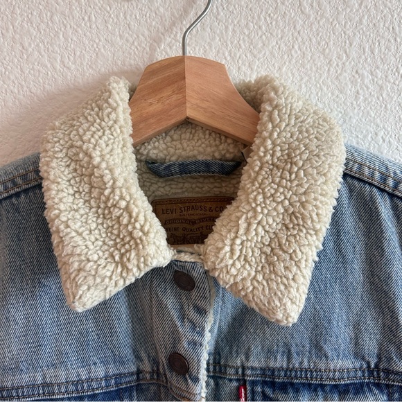 Levi’s Denim Sherpa lined Jacket - Picture 3 of 9